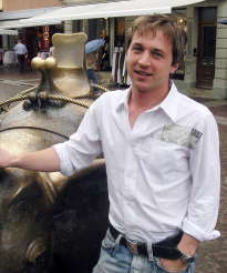 Sascha Binder am Geislinger Elefantenbrunnen